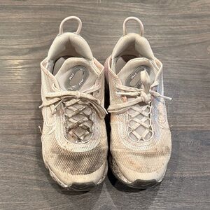 Nike Stylish Beige Sneakers size 5 youth 8:9